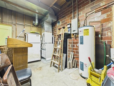 Excellent opportunity to own a versatile commercial property - photo 23