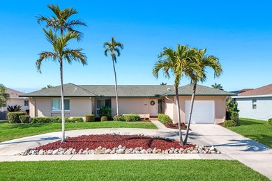 ***ONE OF THE BEST DEALS ON MARCO ISLAND*** This charming and - photo 35