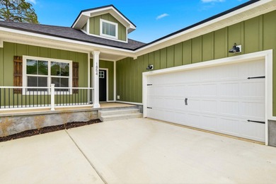 This semi-custom home offers a spacious living with 4 bedrooms - photo 2