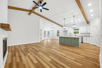 This semi-custom home offers a spacious living with 4 bedrooms - photo 5