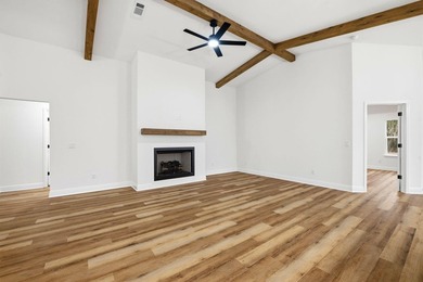 This semi-custom home offers a spacious living with 4 bedrooms - photo 7