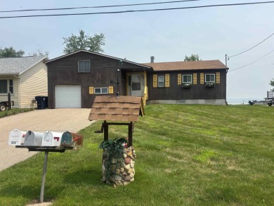 Lake Home Sale Pending in Edgerton, Wisconsin