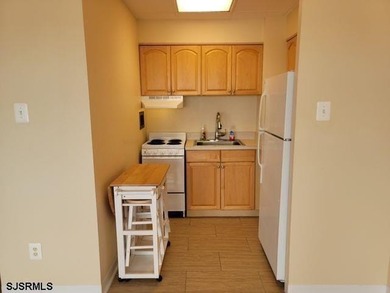 Fabuous studio unit on 12th floor. Perfect for a quick weekend - photo 11