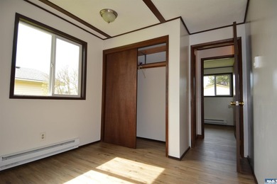 Cute and full of character, this cozy 3-bedroom, 1-bath in town - photo 12