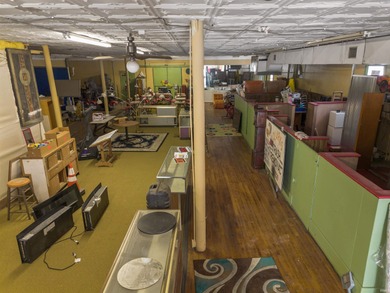 Investor Opportunity - Investment Building on Busy Corridor!