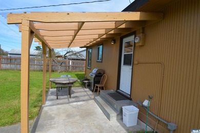 Cute and full of character, this cozy 3-bedroom, 1-bath in town - photo 21