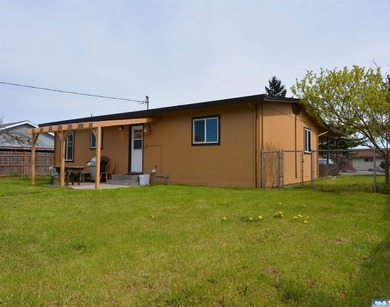 Cute and full of character, this cozy 3-bedroom, 1-bath in town - photo 22