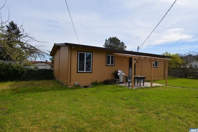 Cute and full of character, this cozy 3-bedroom, 1-bath in town - photo 23