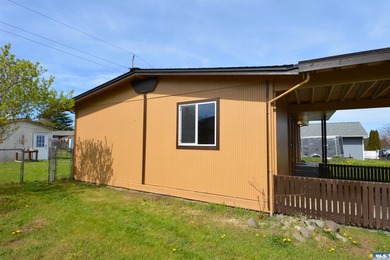 Cute and full of character, this cozy 3-bedroom, 1-bath in town - photo 34
