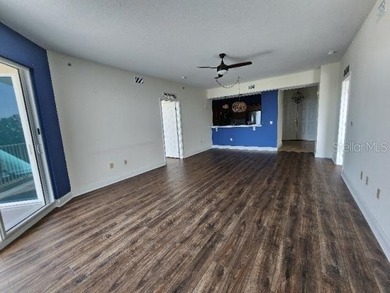 JUST REDUCED!!! Beautiful 2 Bedroom 2 Bathroom Condo w/Den and - photo 5