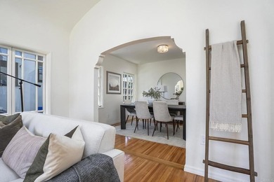 Welcome to this beautifully renovated single level Spanish home - photo 7