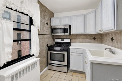 Discover modern comfort and convenience in this beautifully - photo 6