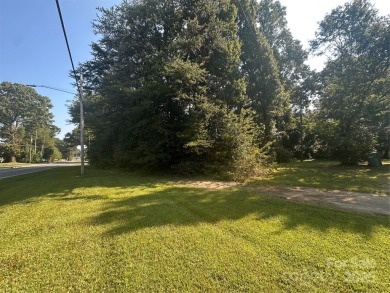Lake Wylie Lot Sale Pending in Belmont North Carolina
