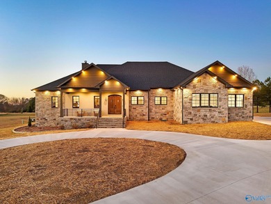 Lake Guntersville Home For Sale in Guntersville Alabama