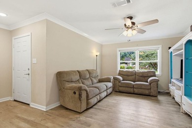 Great Investment or Starter Home in Shalimar! Solid block/brick - photo 8