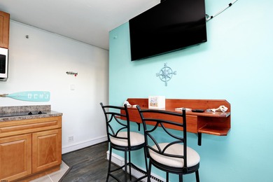 This beach-block studio sits just steps from the iconic Ocean