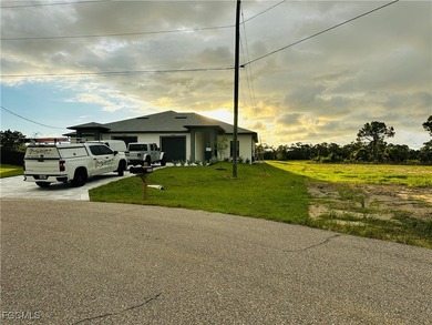 NW Cape Coral off Burnt Store Road. This waterfront property is - photo 4