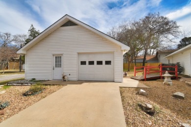 2/2/1 Home in Yantis with views of Lake Fork - photo 5