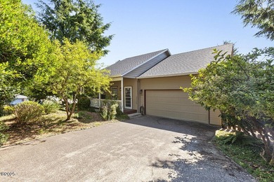 Beautiful 3-Bedroom Home in the Heart of Lincoln City Move right - photo 2