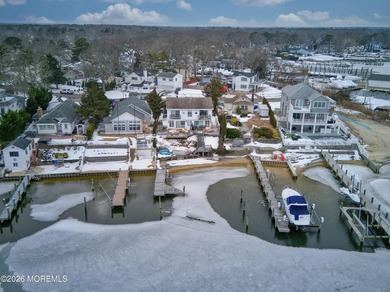 Awesome panoramic views of the Metedeconk river. Perched high on - photo 9