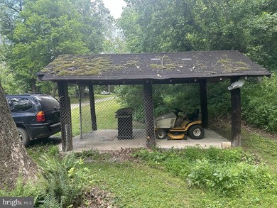 This peaceful Patterson Creek retreat offers the perfect escape - photo 3