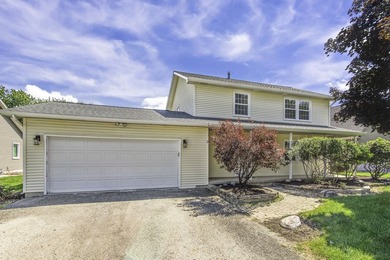 ENJOY LAKE LIFE!!GREAT 3 BR, 2.5 bath 2 Story home w/possible - photo 1