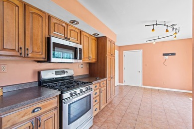ENJOY LAKE LIFE!!GREAT 3 BR, 2.5 bath 2 Story home w/possible - photo 7