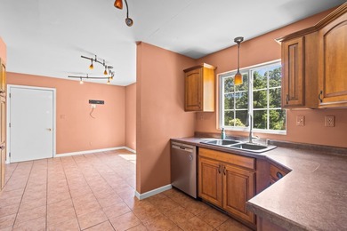 ENJOY LAKE LIFE!!GREAT 3 BR, 2.5 bath 2 Story home w/possible - photo 8
