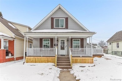 Detroit River Home Active Under Contract in Wyandotte Michigan