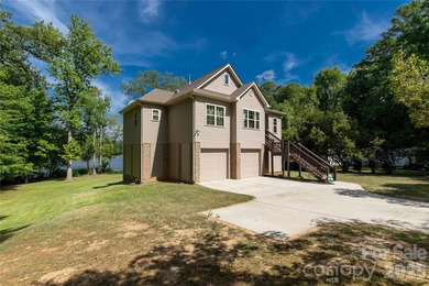Experience the best of Lake Wateree waterfront living in this - photo 4