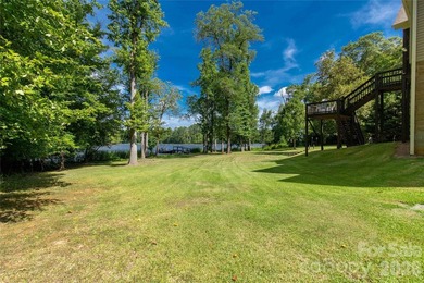 Experience the best of Lake Wateree waterfront living in this - photo 5