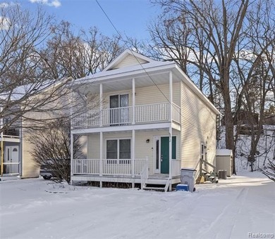 Ore Lake Home Active Under Contract in Brighton Michigan