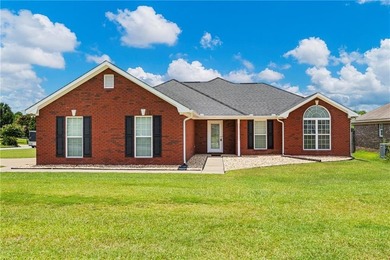 Welcome to Yorktown Subdivision! This beautiful 3-bedroom - photo 1