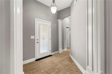 Welcome to Yorktown Subdivision! This beautiful 3-bedroom - photo 2