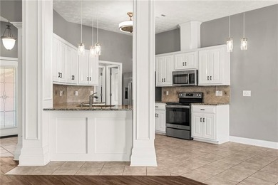 Welcome to Yorktown Subdivision! This beautiful 3-bedroom - photo 3