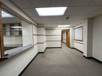 This large office offers 14 private offices, enclosed reception - photo 8