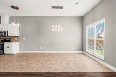 Welcome to Yorktown Subdivision! This beautiful 3-bedroom - photo 8