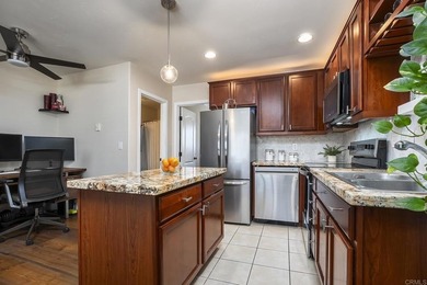 Lovely upgraded top-floor condo features an open floor plan - photo 5