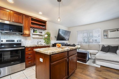 Lovely upgraded top-floor condo features an open floor plan - photo 10