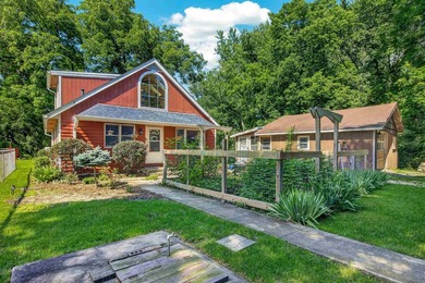 Three bedroom, two bath home located on the top of a hill - photo 3
