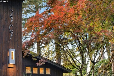 Lake living at its finest with Exceptional privacy. Welcome to - photo 3