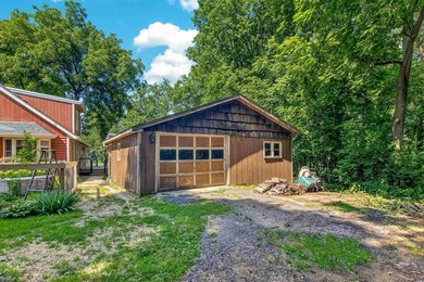 Three bedroom, two bath home located on the top of a hill - photo 5