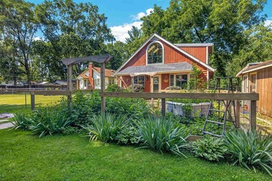 Three bedroom, two bath home located on the top of a hill - photo 6