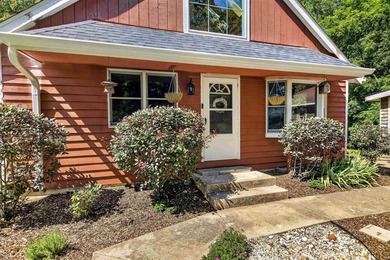 Three bedroom, two bath home located on the top of a hill - photo 7