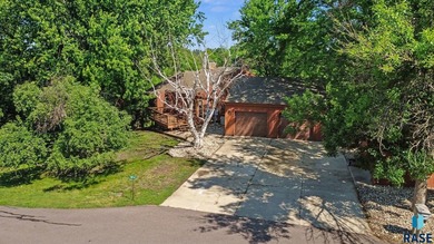 Escape to a private wooded reserve! Imagine a beautiful home - photo 1