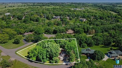 Escape to a private wooded reserve! Imagine a beautiful home - photo 3