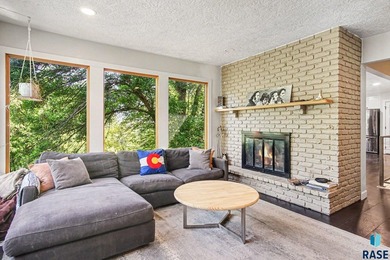 Escape to a private wooded reserve! Imagine a beautiful home - photo 4