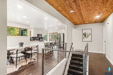 Escape to a private wooded reserve! Imagine a beautiful home - photo 6