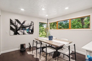 Escape to a private wooded reserve! Imagine a beautiful home - photo 7