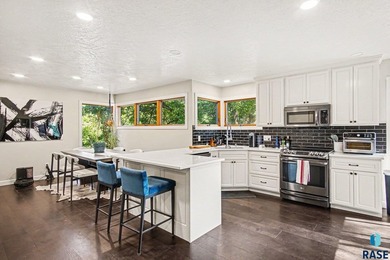 Escape to a private wooded reserve! Imagine a beautiful home - photo 8